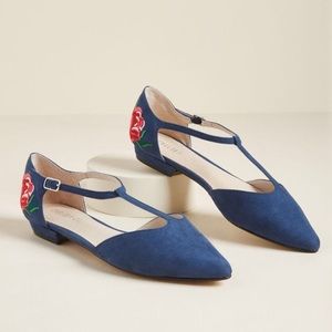 Chelsea Crew Excellent Point T-Strap Flat size 39